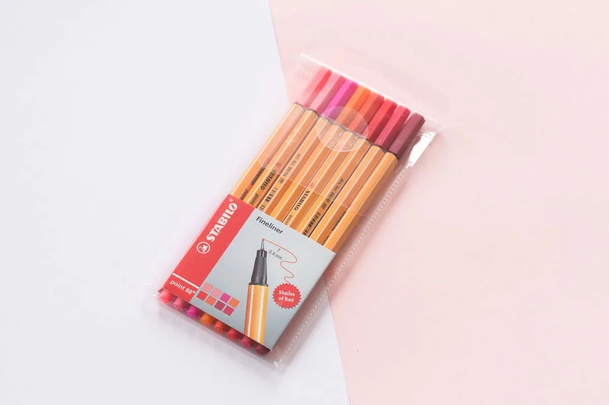 cienkopisy stabilo odcienie czerwonego