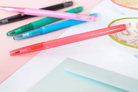 cienki długopis zmazywalny Pilot Frixion