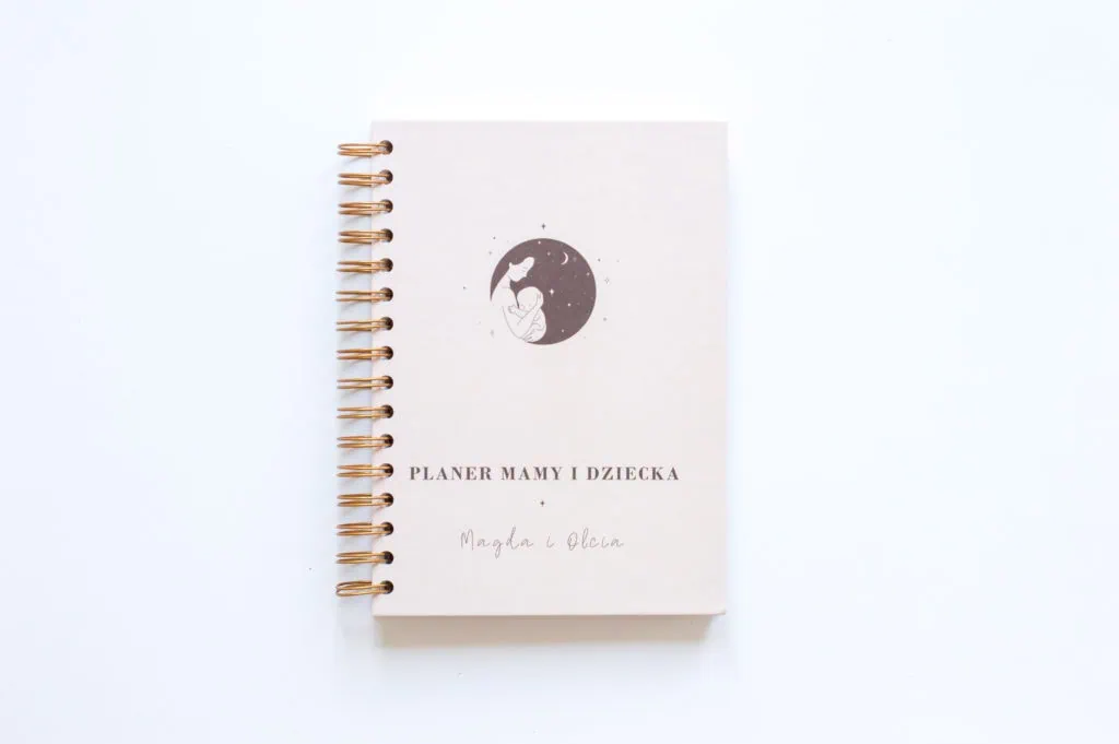 planer mamy i dziecka różowy okładka