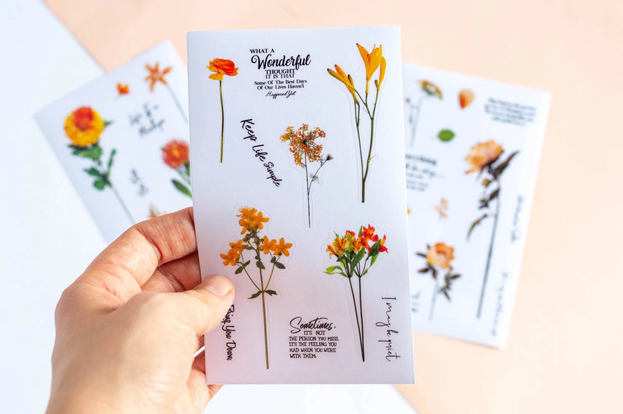 Zestaw 3 arkuszy naklejek w kwiaty - w ręce