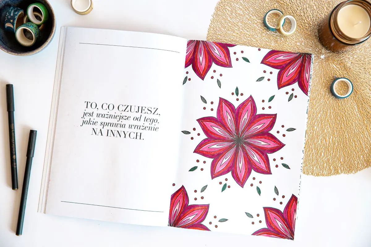 Kolorowanka dla dorosłych Mandale wypełniona