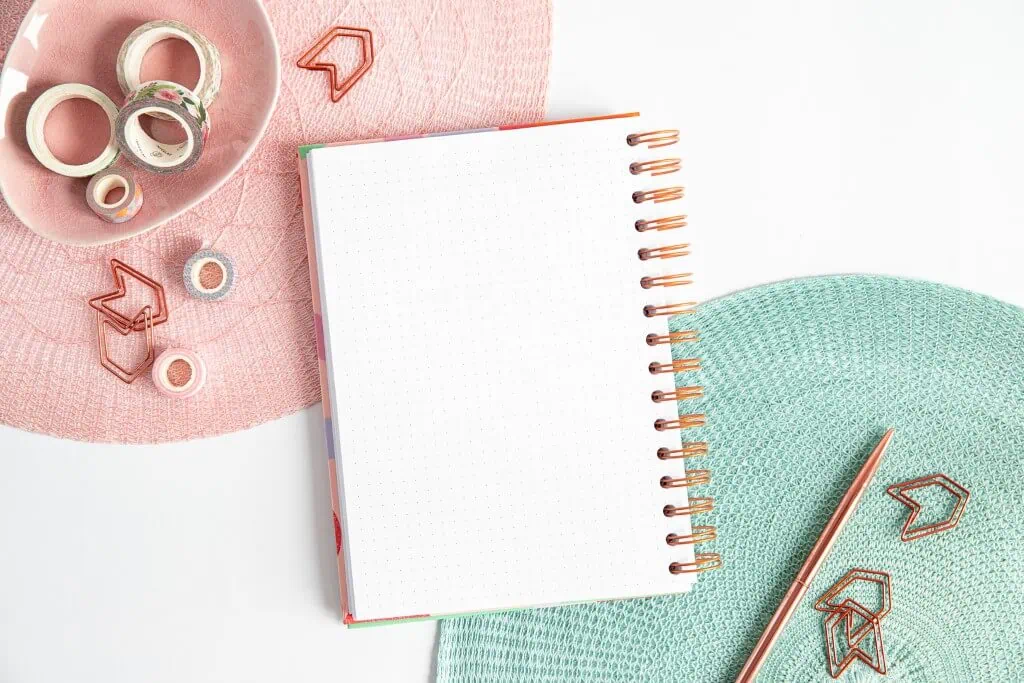 Planer studenta ucznia nauczyciela 2022/2023 kartki w kropki