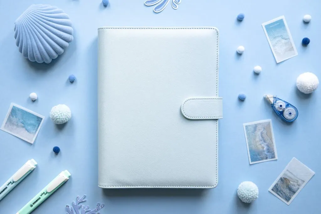 Błękitna okładka na organizer z akcesoriami