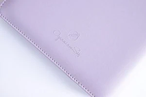 Logo OgarniamSie na okładce organizera