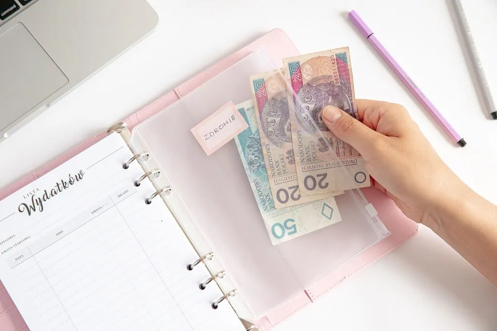 segregator budżetowy, lista wydatków, planer fiansowy z kopertami 2