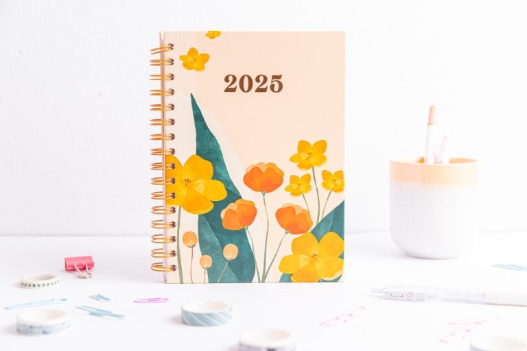 Personalizowany planer 2025, żółte kwiaty