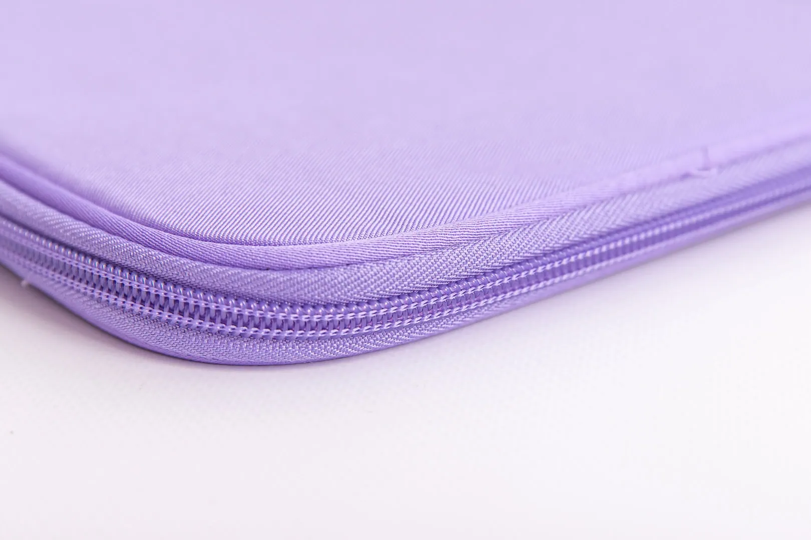 Etui na ipada w kolorze fioletowym