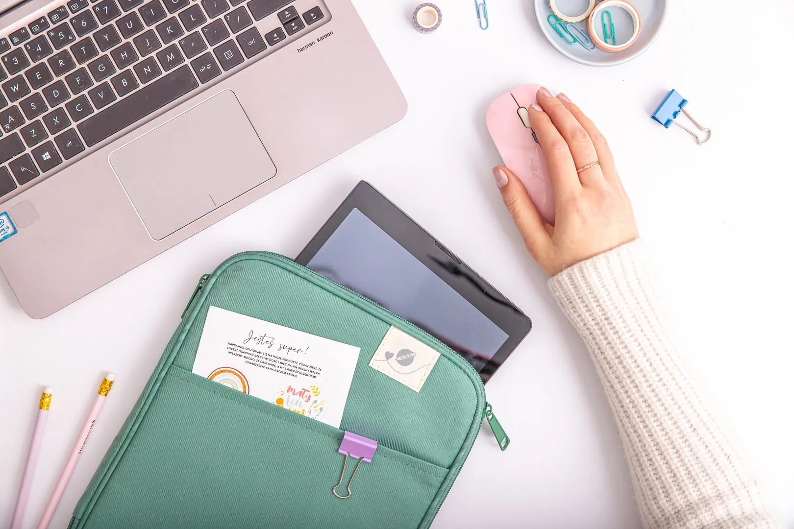 Organizer na tablet i akcesoria kolor zielony