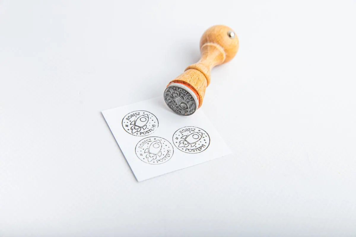 Drewniany stempel dla nauczycieli