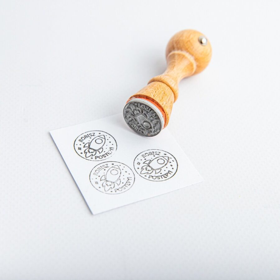 Drewniany stempel dla nauczycieli