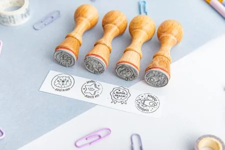 Zestaw drewnianaych pieczątek dla nauczycieli - wzory