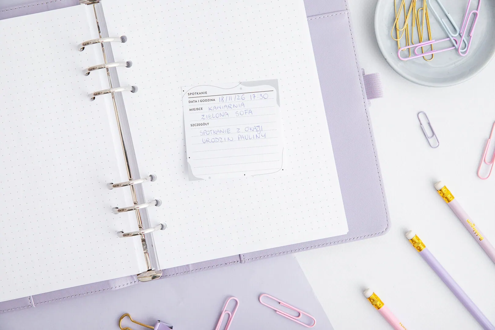 Karteczka samoprzylepna z miejscem na notatki ze spotkania