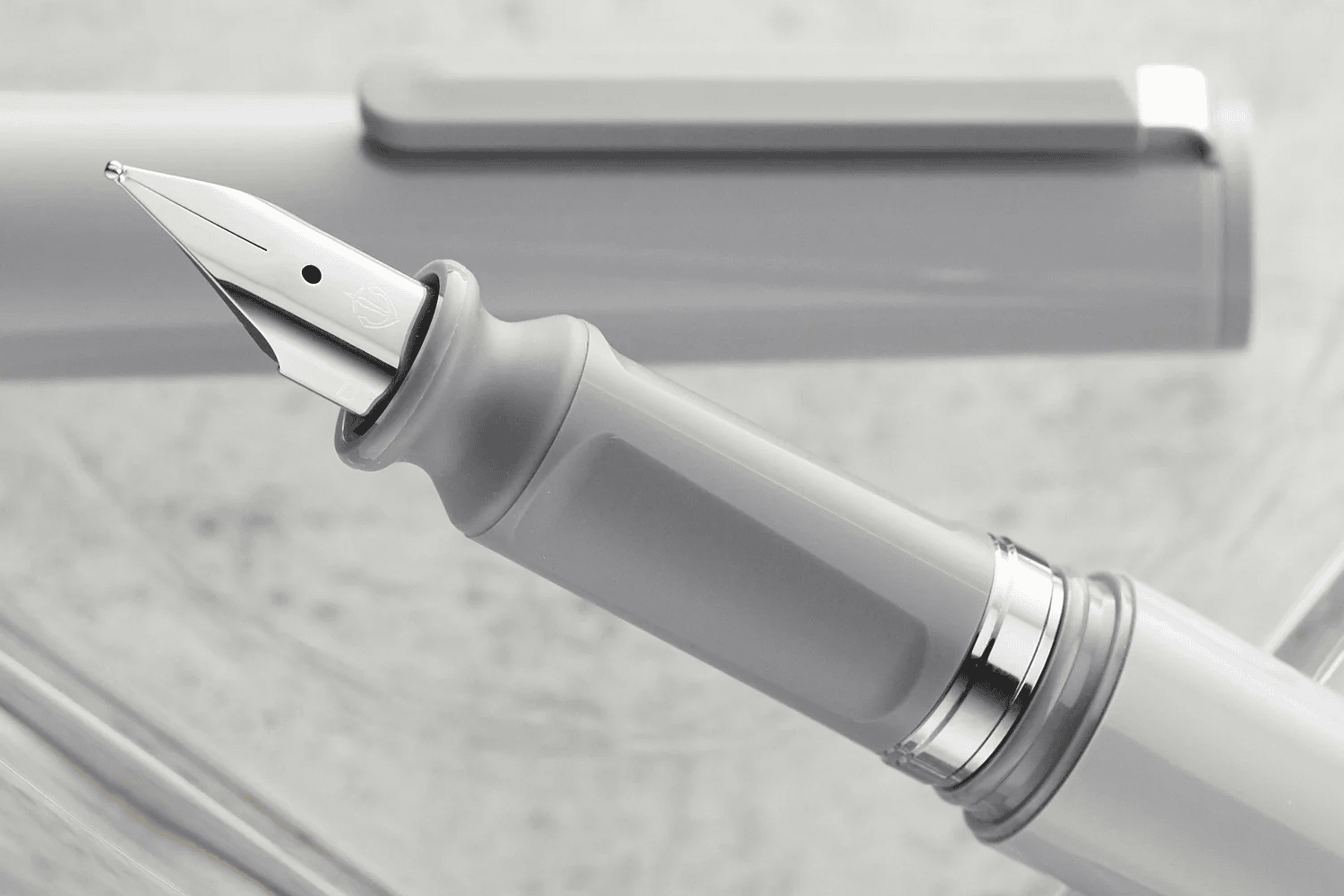 Pióro Sailor TUZU Adjust szare - zbliżenie na stalówkę