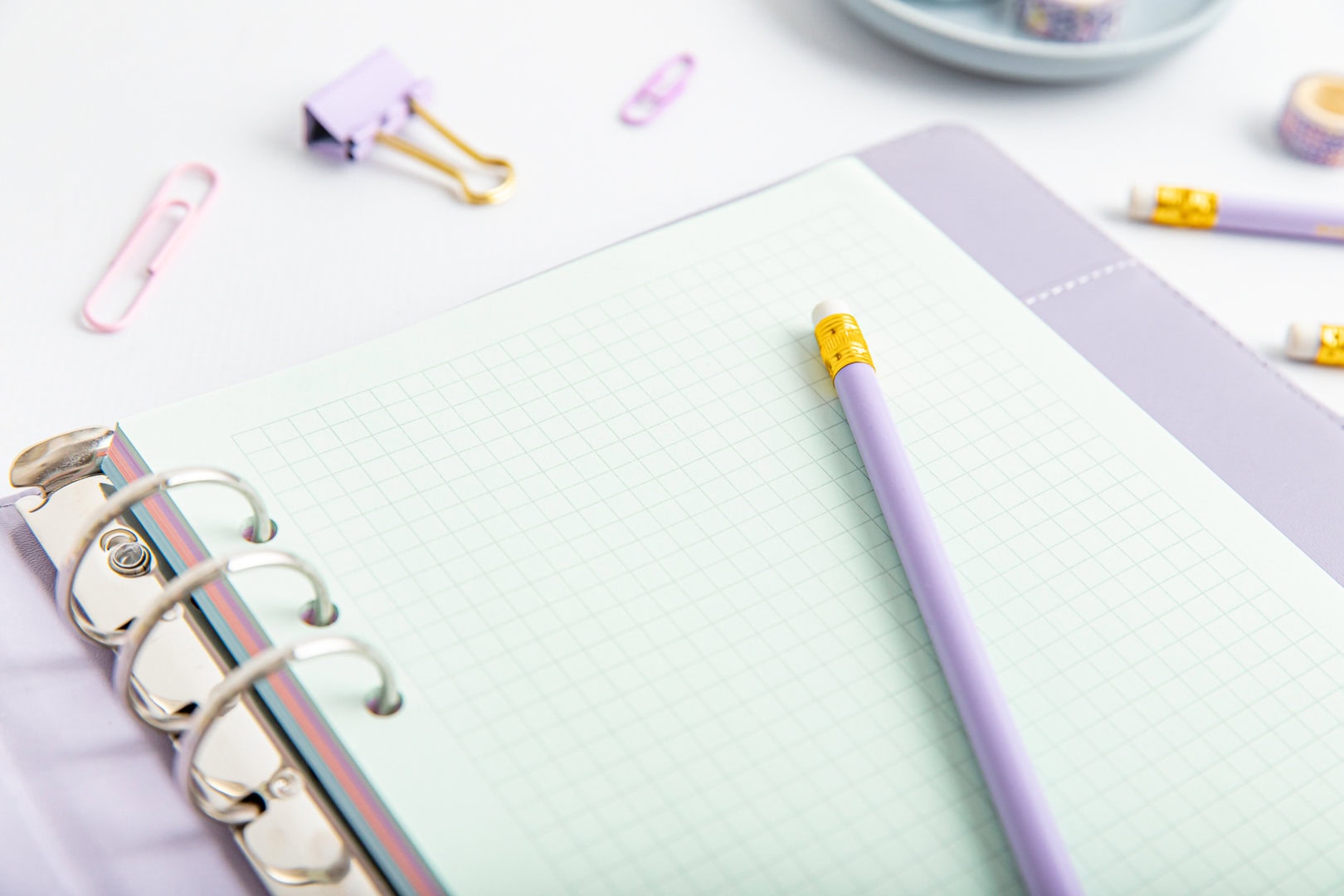 Wkład do organizera kartki w kratkę - kolor zielony w organizerze w kolorze fioletowym