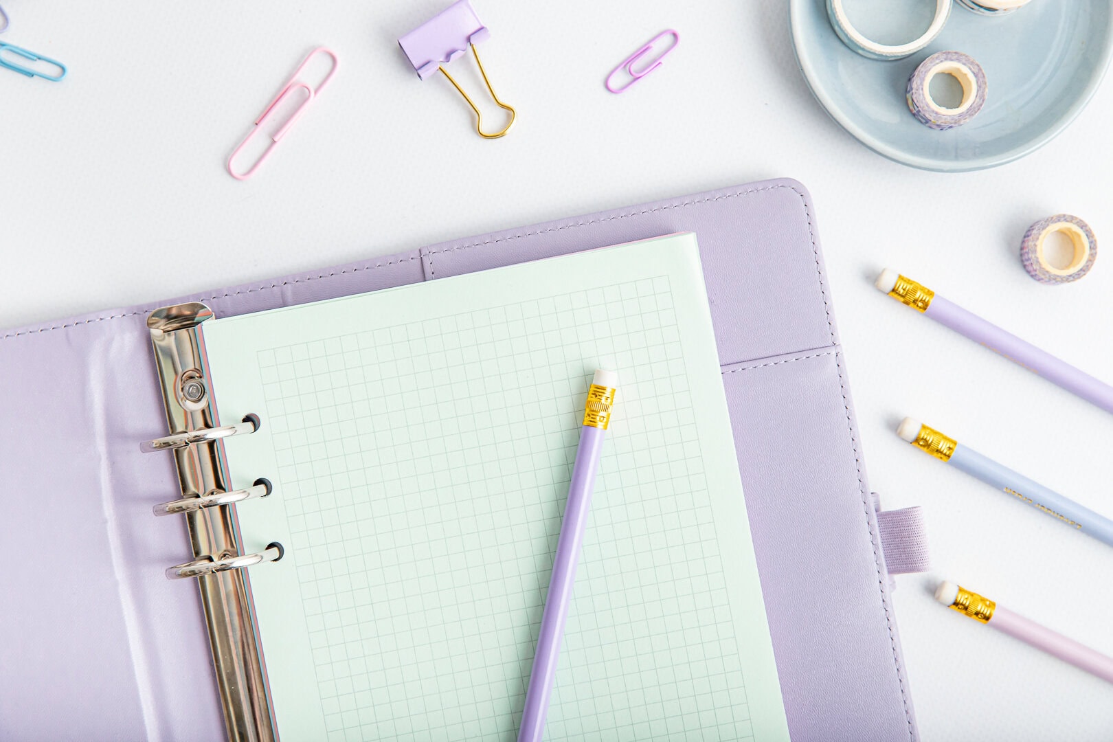 Wkład do organizera kartki w kratkę - kolor zielony w fioletowym organizerze