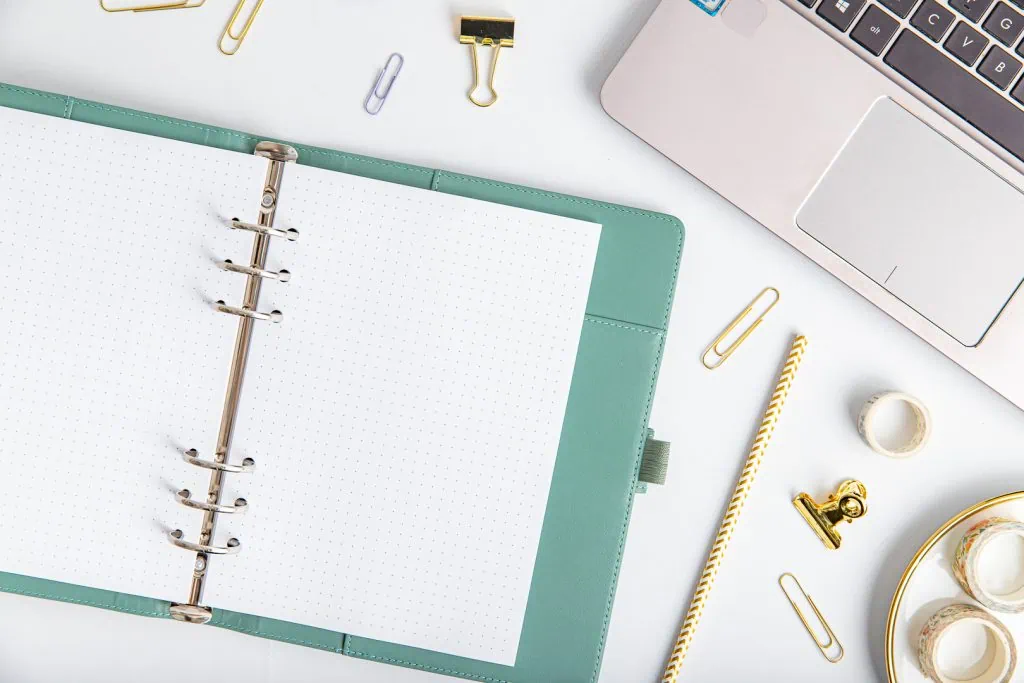 Wkład do organizera A5 – Kartki w kropki w zielonym organizerze