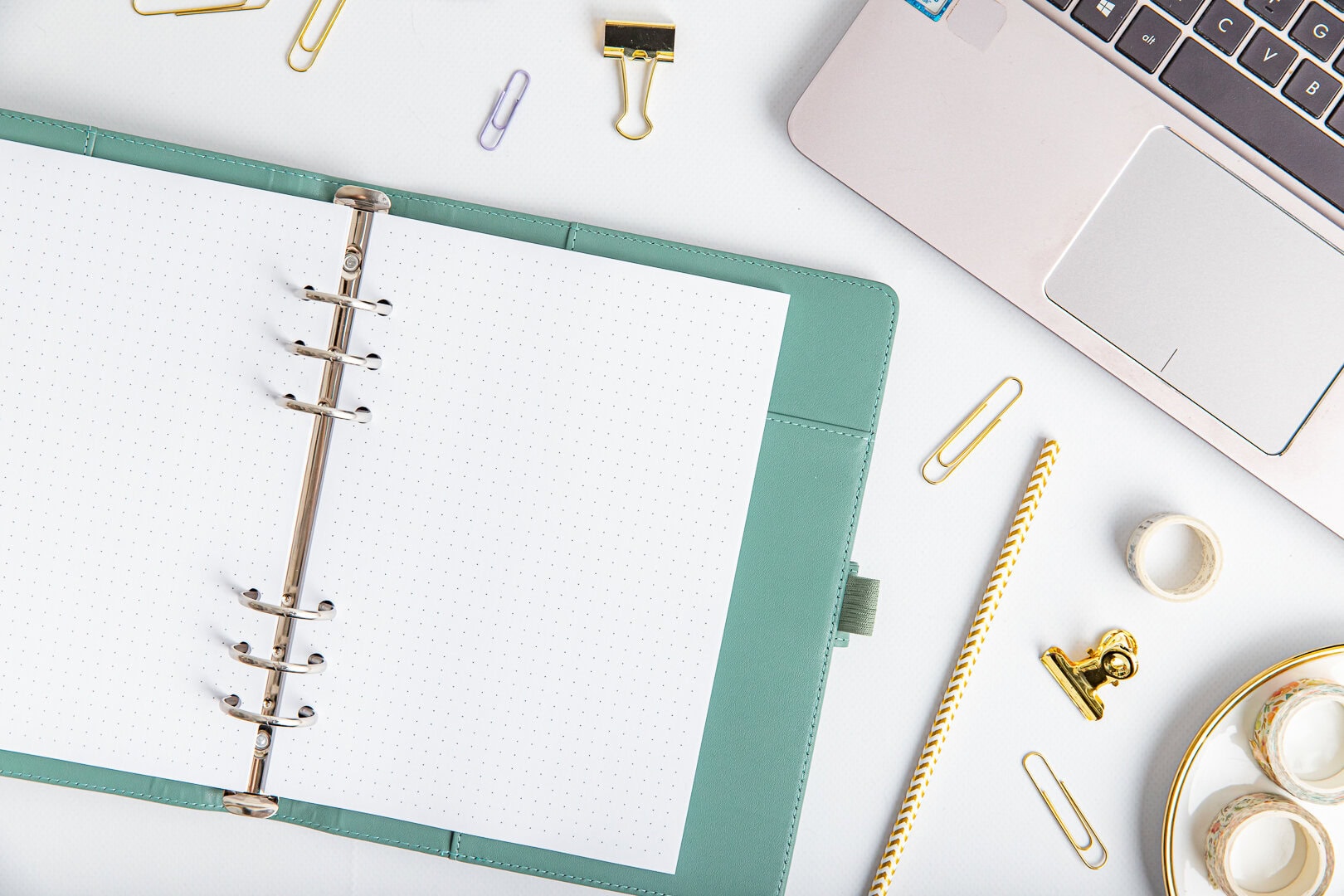 Wkład do organizera A5 – Kartki w kropki w zielonym organizerze