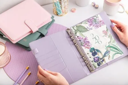 Fioletowy organizer 2026 ze stroną tytułową 2026 Rajski Ogród