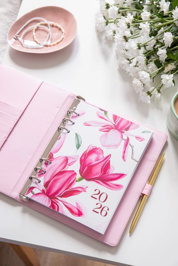 Organizer 2026 ze stroną tytułową Kwiat Magnolii (2)