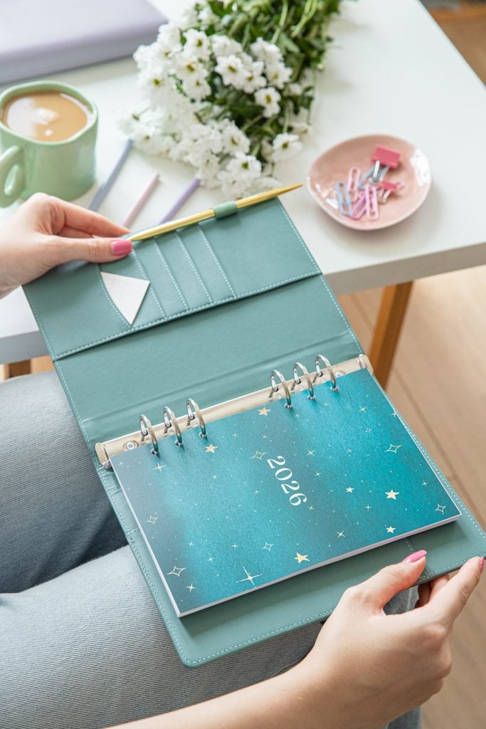 Organizer 2026 ze stroną tytułową Pod Gwiazdami (2)