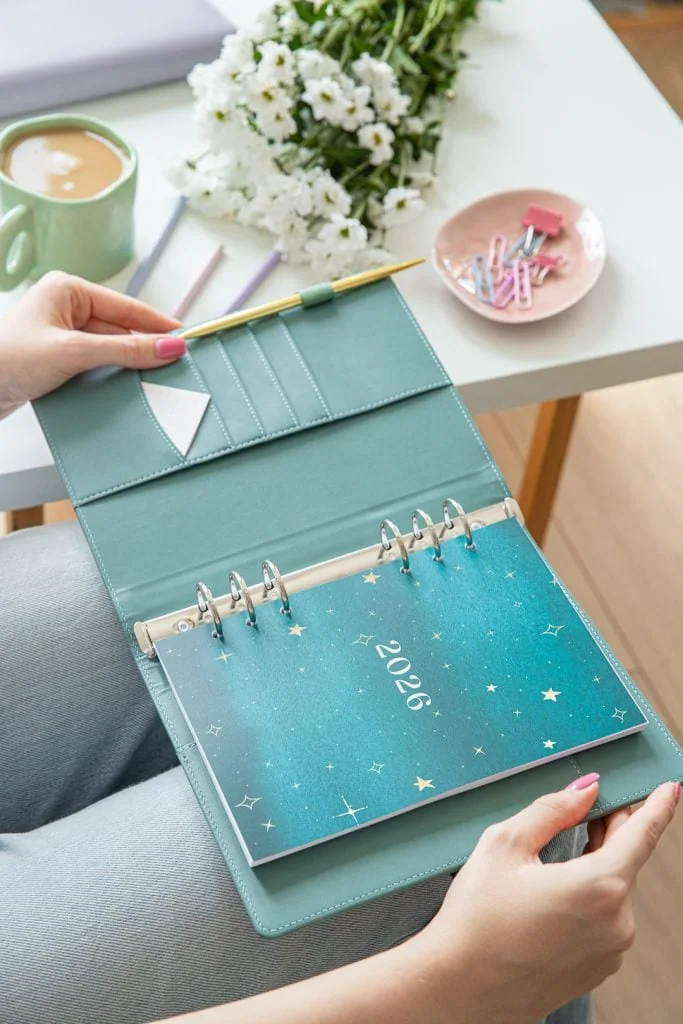 Organizer 2026 ze stroną tytułową Pod Gwiazdami (2)