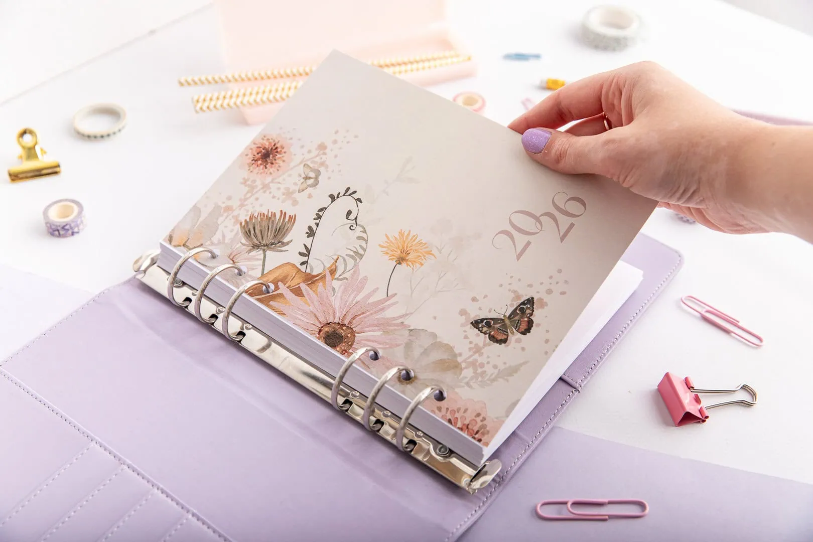 Strona tytułowa Późne Lato wpinana do fioletowego organizera