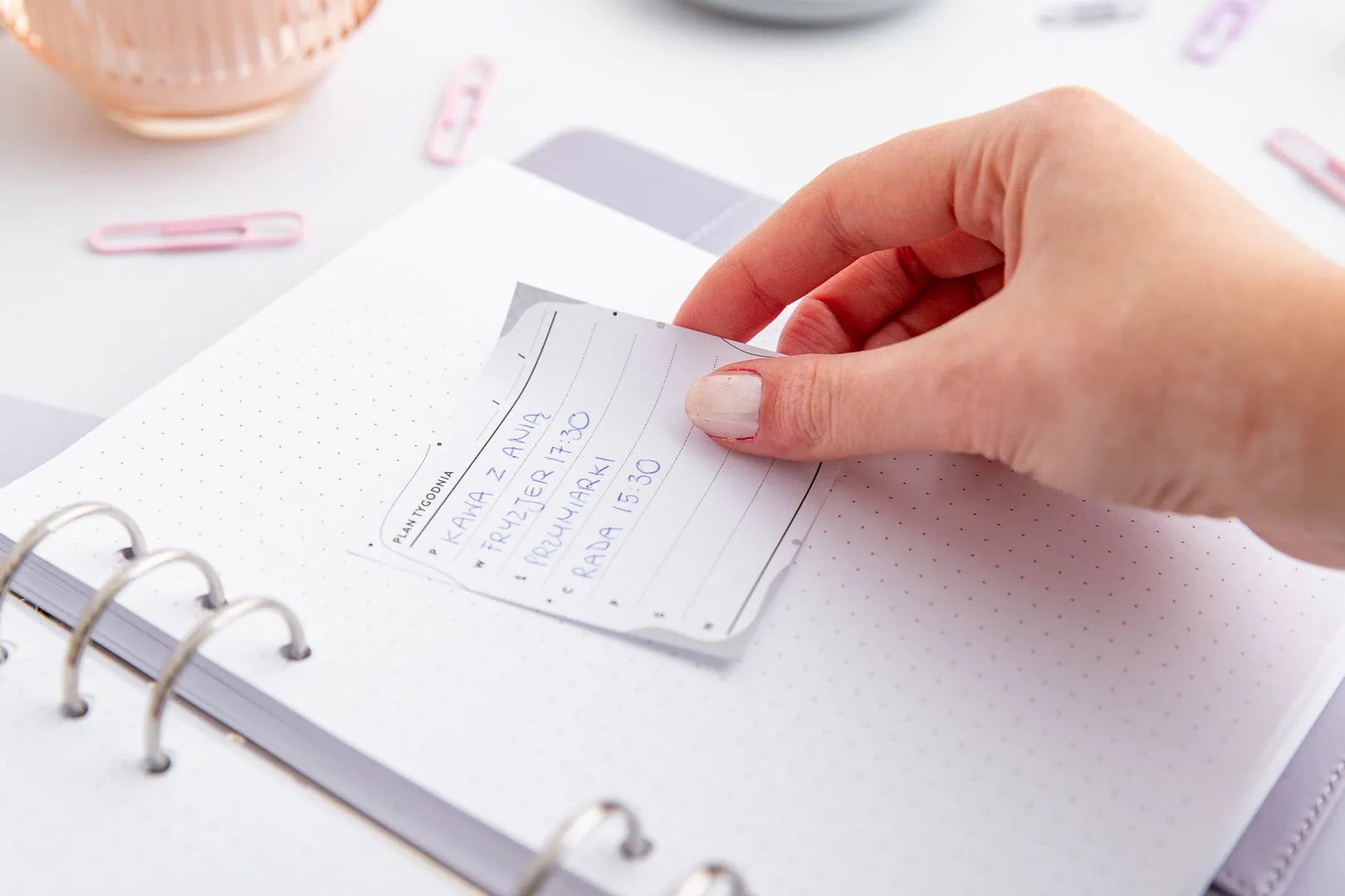 Karteczka samoprzylepna z planem tygodniowym