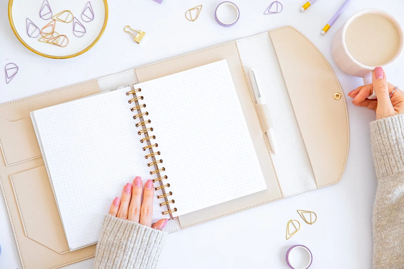 Otui beżowe z notesem na spirali