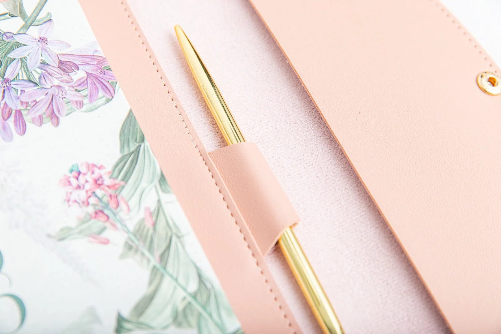 Otui różowe - uchwyt na długopis