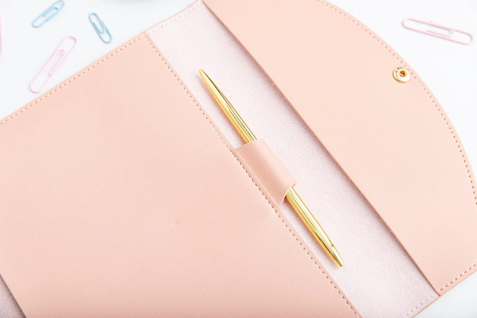 Otui różowe z długopisem