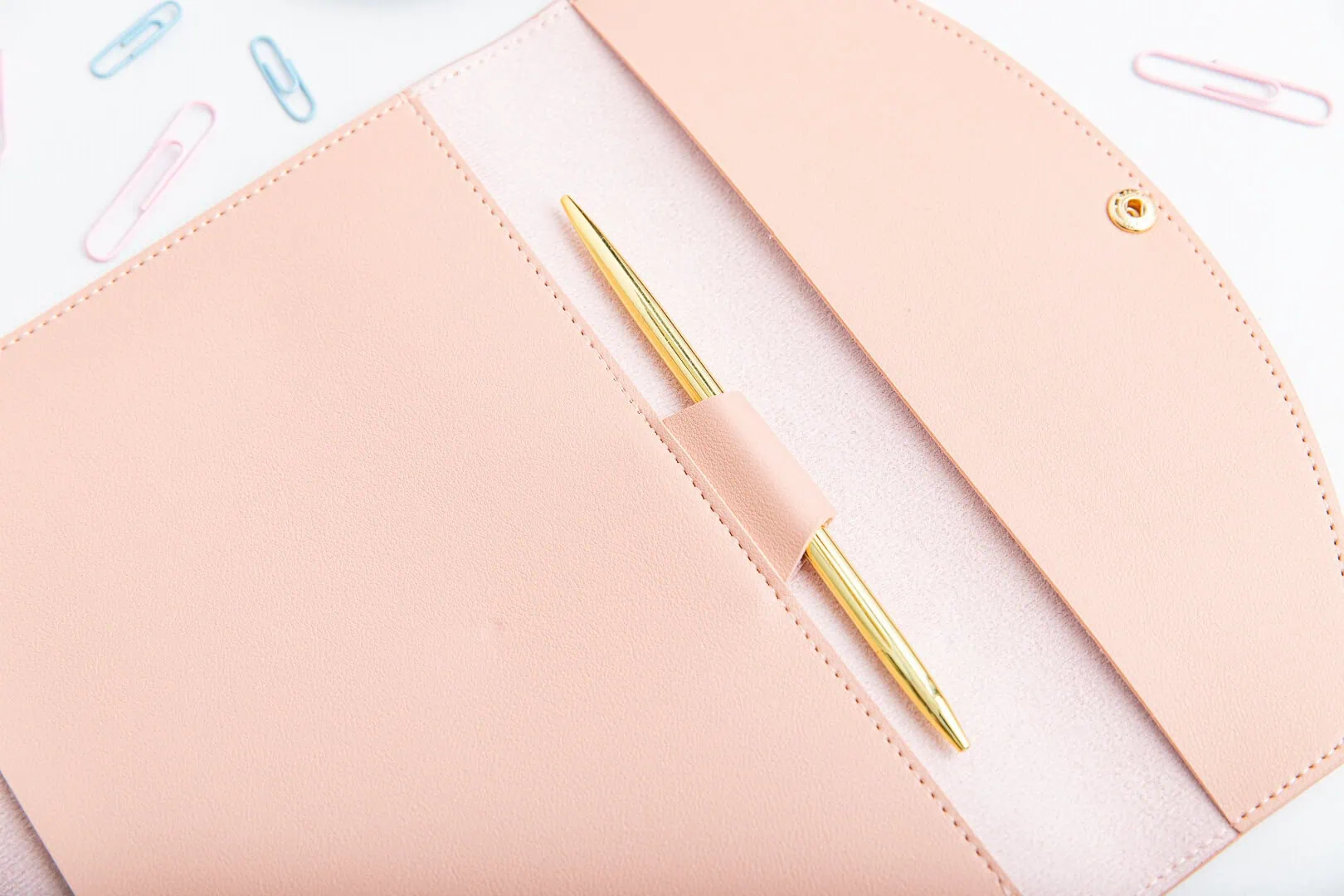 Otui różowe z długopisem