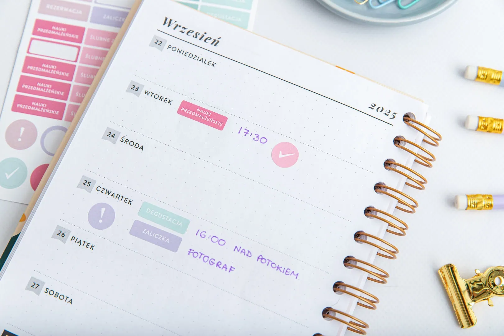 Naklejki "Ślubne zakładki" w planerze