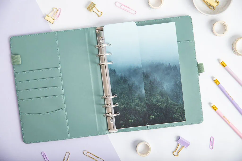 Strona tytułowa i zakładka organizera - Leśne echo