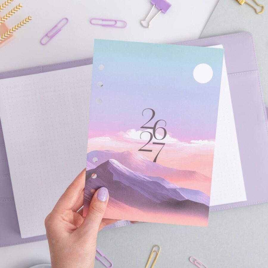 Strona tytułowa do organizera 2026/27 | Liliowa grań